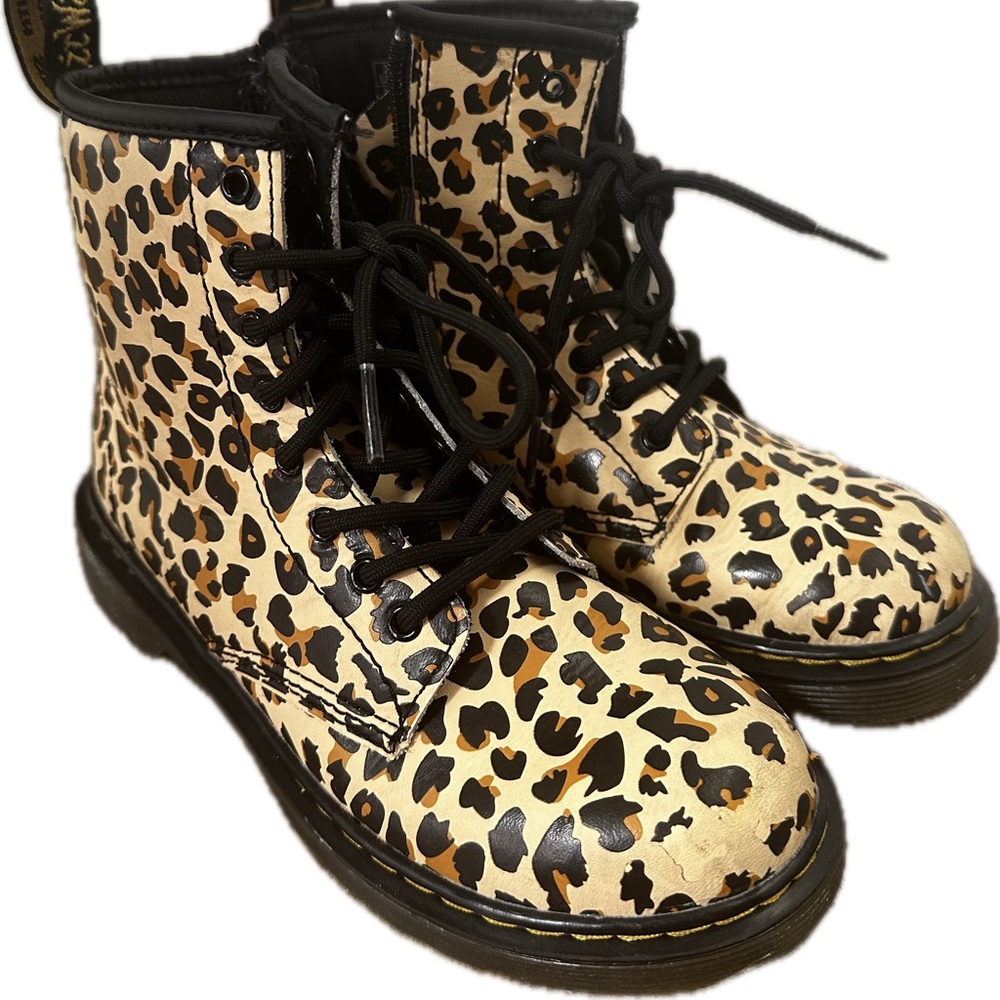 Dr. Martens Girl’s 1460 Combat Boots. Style JY004. Size US 3.